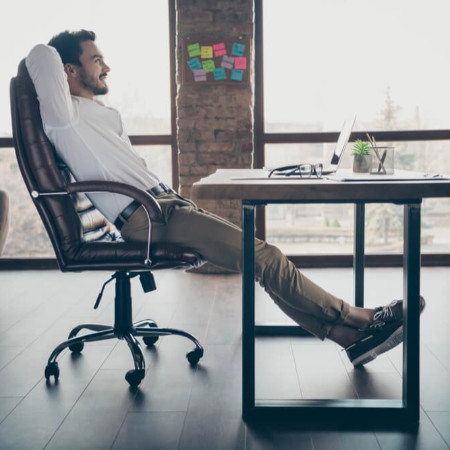 چگونه از کمر درد هنگام کار جلوگیری کنیم؟ راهنمای استفاده از صندلی ارگونومیک