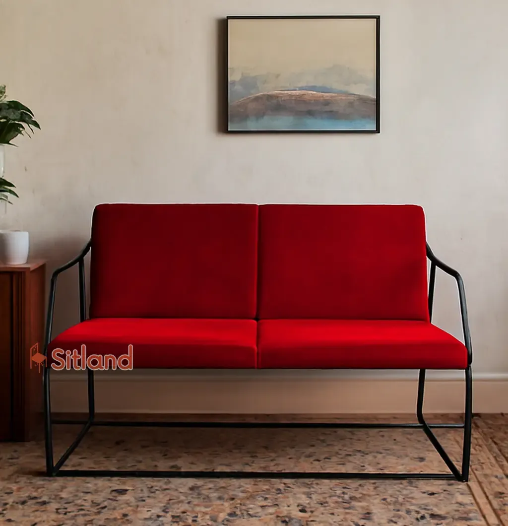 مبل مینیمال دونفره | با فریم فلزی مشکی | قابل سفارش در چرم و پارچه با رنگ‌بندی متنوع | مناسب خانه، اداری، لابی، تجاری، نیمه‌بازدر فروشگاه سیتلند